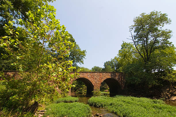 ponte de pedra em battlefields de manassas - manassas war famous place park imagens e fotografias de stock