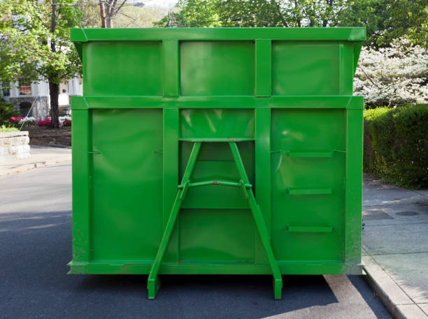 Dumpster on Residential Street - fotografia de stock