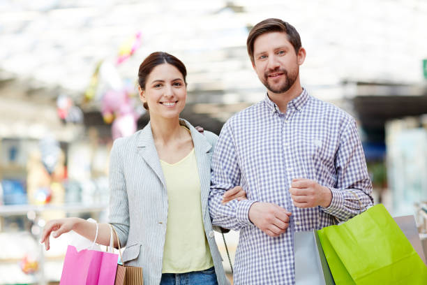 istock Shoppers in trade center 968948176