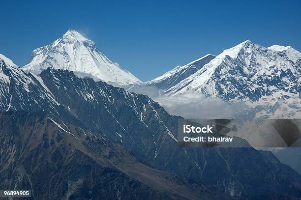 Dhaulagirimaestosa Montagna Himalaya 8 167 M - Fotografie stock e altre immagini di Ambientazione esterna - Ambientazione esterna, Ambientazione tranquilla, Asia