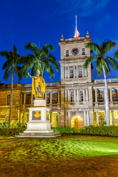 istock Aliiolani Hale in Honolulu at Night 968961360