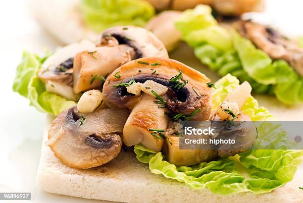 Vegetarisches Panini Stockfoto und mehr Bilder von Speisepilz - Gemüse - Speisepilz - Gemüse, Champignon - Speisepilz, Sandwich