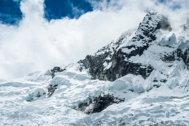 istock Huaraz Santa Cruz Treking 968972818