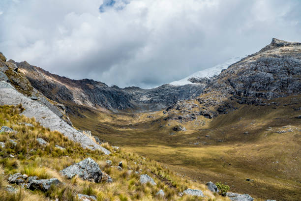 istock Huaraz Santa Cruz Treking 968973412