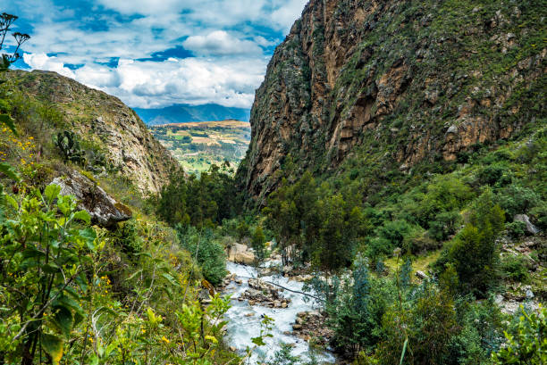 istock Huaraz Santa Cruz Treking 968976658