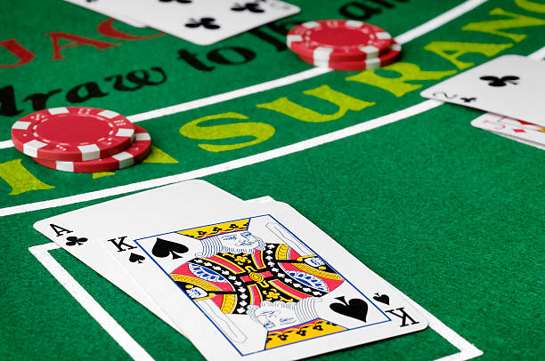 покер, блэк-джек - cards poker king card green стоковые фото и изображения