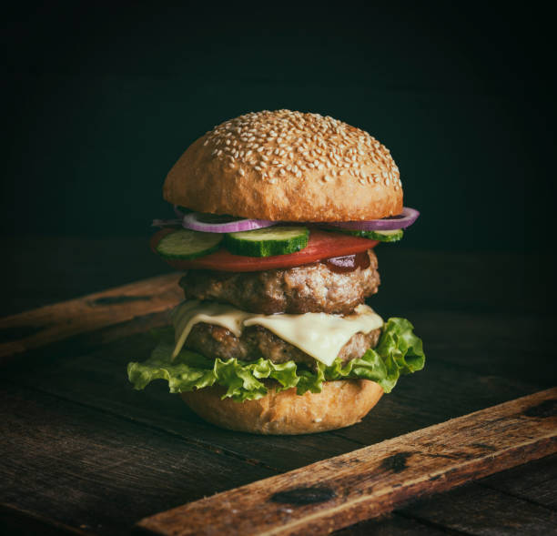 istock cheeseburger in a bun with sesame seeds 968994660
