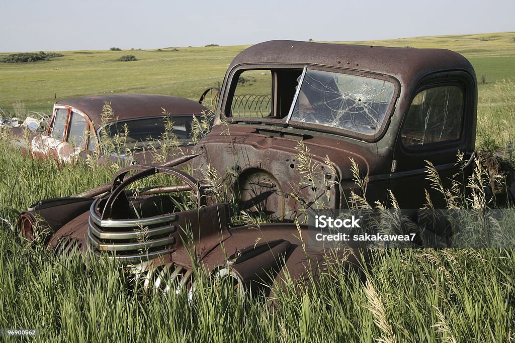 Прерия Junked машина - Стоковые фото Антиквариат роялти-фри