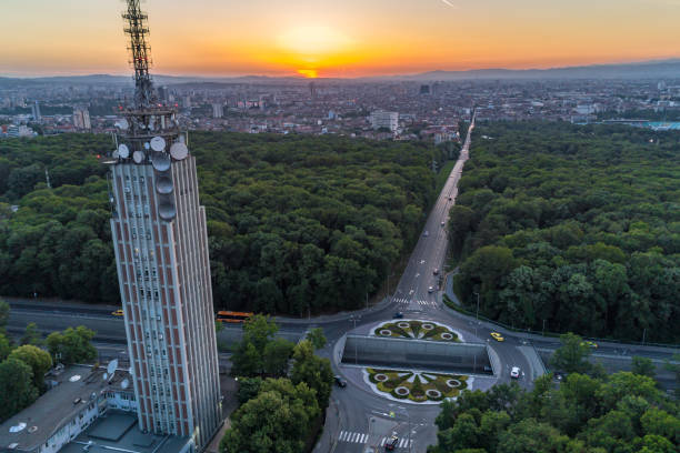 wspaniały zachód słońca w: sofia - traffic circle audio zdjęcia i obrazy z banku zdjęć