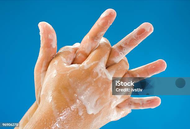 Hände Waschen Stockfoto und mehr Bilder von Daumen - Daumen, Desinfizierung, Farbbild