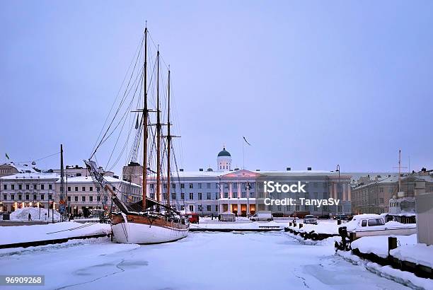 Photo libre de droit de Violet Crépuscule À Helsinki banque d'images et plus d'images libres de droit de Helsinki - Helsinki, Hiver, Architecture