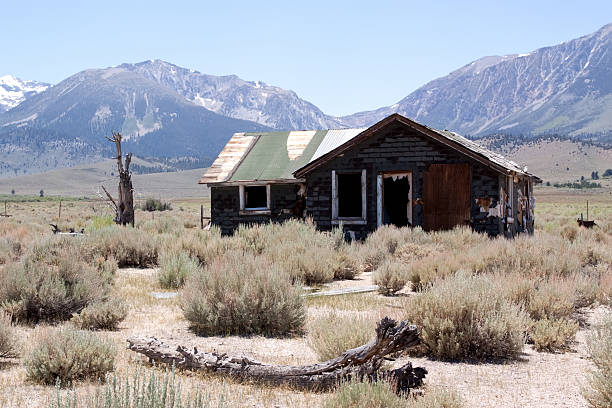istock Abandoned farm house 96911937