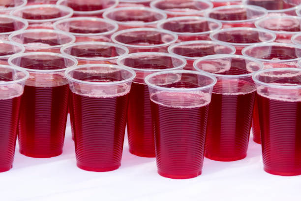 refrigerios de dulce bebida roja. sabdariffa del hibisco - agua de jamaica fotografías e imágenes de stock