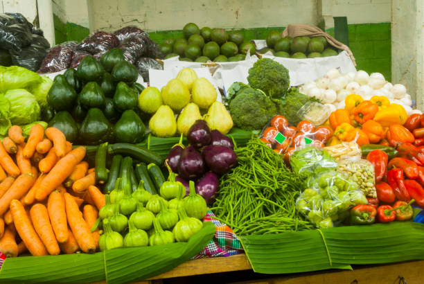 venda de vegetais orgânicos em cidade da guatemala, mercado central, fresco produzir. - horizontal guatemala leaf vegetable market - fotografias e filmes do acervo