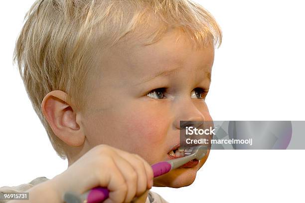 Criança Escovar Os Dentes - Fotografias de stock e mais imagens de Aprender - Aprender, Boca Humana, Branco