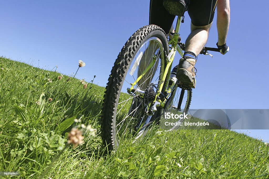 Cuesta arriba - Foto de stock de Bicicleta libre de derechos