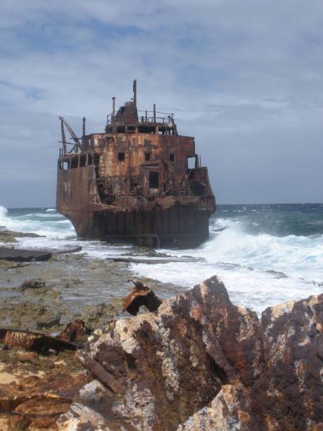 istock Ship Wreck in Little Curacao 969172488