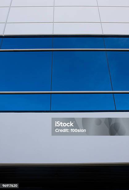 Abstrato Do Edifício - Fotografias de stock e mais imagens de Arquitetura - Arquitetura, Azul, Céu