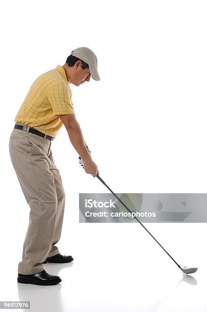 Golfista Golpear Desde El Tee Foto de stock y más banco de imágenes de Golfista - Golfista, Columpiarse, Hombres