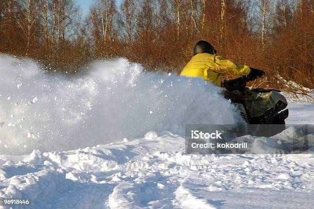 全地形のお車での移動で冬 - 雪のストックフォトや画像を多数ご用意 - 雪, スクーター, 4輪バイク
