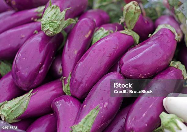 Asiatische Eggplants Stockfoto und mehr Bilder von Japanische Aubergine - Japanische Aubergine, Aubergine, Bauernmarkt