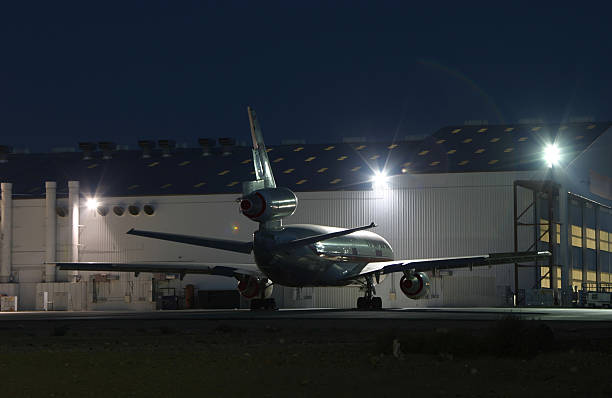 jet#1 nuit - illuminé par projecteur photos et images de collection