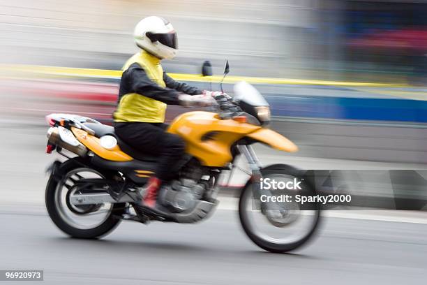 Photo libre de droit de Accélérer Moto 1 banque d'images et plus d'images libres de droit de Moto - Moto, Livraison, Vitesse