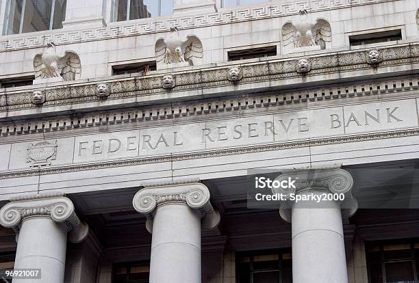 Federal Reserve Фасад 1 — стоковые фотографии и другие картинки Запасной игрок - Запасной игрок, Обрушиваться, Federal Reserve