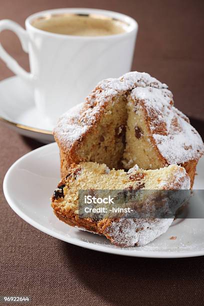 Foto de Bolo De Café e mais fotos de stock de Assado no Forno - Assado no Forno, Açúcar em Pó, Bebida