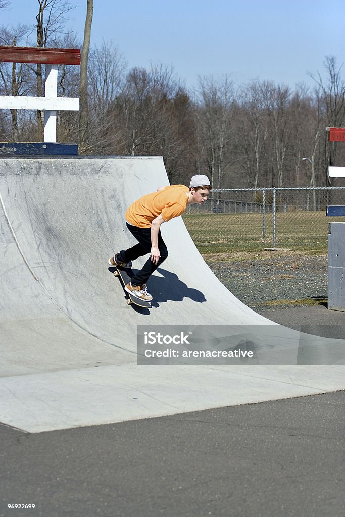 Skateboard rampa - Foto stock royalty-free di Adolescente