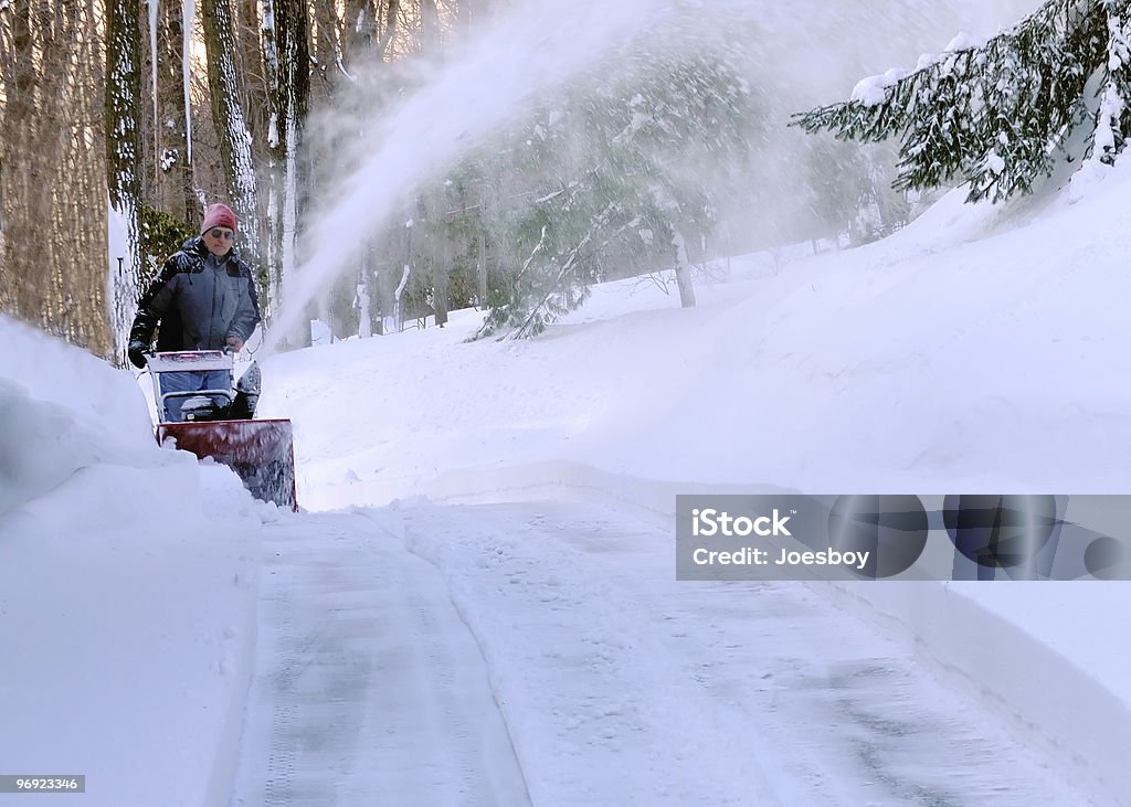 Hombre de Nieve y viento - Foto de stock de Soplador de nieve libre de derechos