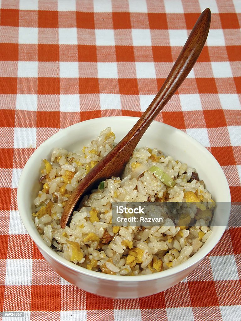 Tigela de Arroz Chinês em uma tabela - Royalty-free Arroz - Alimento Básico Foto de stock