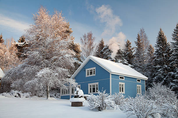 casa de inverno - snow house color image horizontal - fotografias e filmes do acervo