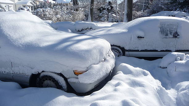 istock Cars in the snow 96930917