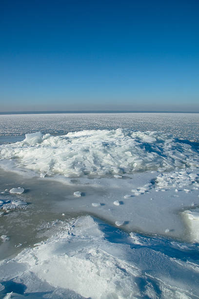 istock Ice on the sea horizon 96931037