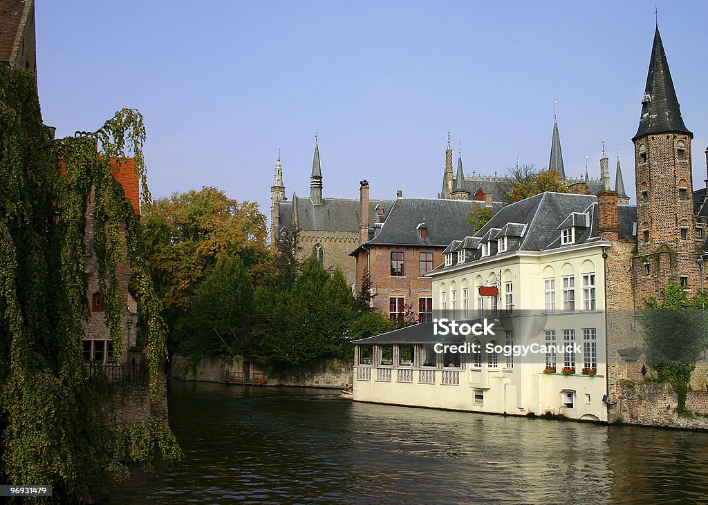 Hôtel sur canal - Photo de Arbre libre de droits