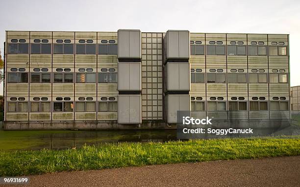 Monótono Edifício De Escritórios - Fotografias de stock e mais imagens de Acabado - Acabado, Cinzento, Escritório