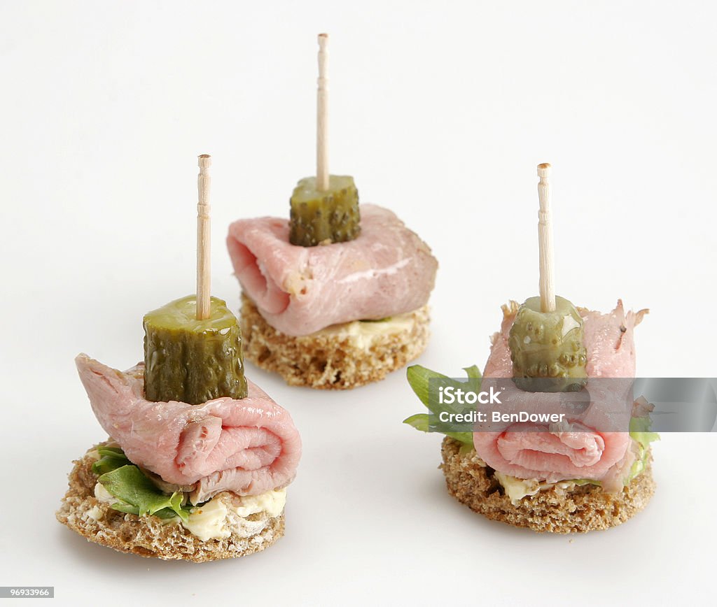 Canapé - Foto de stock de Bocadillo de rosbif libre de derechos