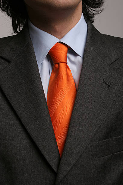 détail de costume et cravate - lapel suit jacket necktie photos et images de collection