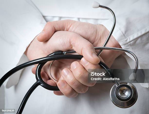 Stethoskop In Den Händen Stockfoto und mehr Bilder von Arzt - Arzt, Diagnosehilfe, Farbbild