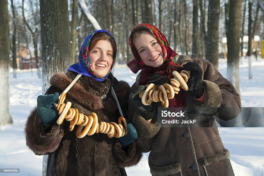 Duas Meninas na Roupa Tradicional Russo - Royalty-free Adolescente Foto de stock