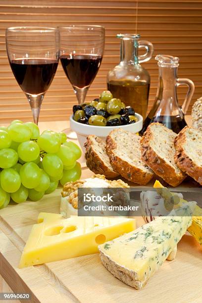 地中海式食生活のチーズワイングレープオリーブパンbalsmaic 酢 - オリーブ油のストックフォトや画像を多数ご用意 - オリーブ油, ブドウ, ワイン