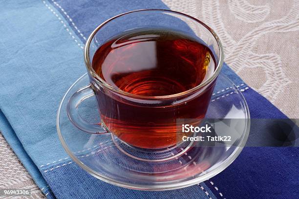 Taza De Té Caliente En Azul Oscuro De Servilleta Foto de stock y más banco de imágenes de Agua - Agua, Alimento, Assam