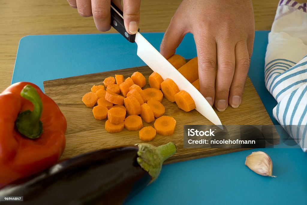 Tagliare a pezzetti carote - Foto stock royalty-free di Ceramica