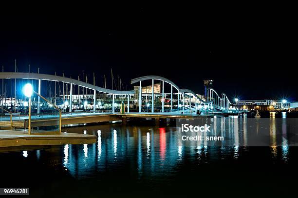 Photo libre de droit de La Rambla Del Mar Par Nuit Barcelone banque d'images et plus d'images libres de droit de Architecture - Architecture, Barcelone - Espagne, Catalogne