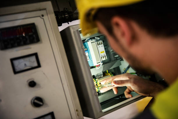 istock Electrician Examining Fusebox 969492446