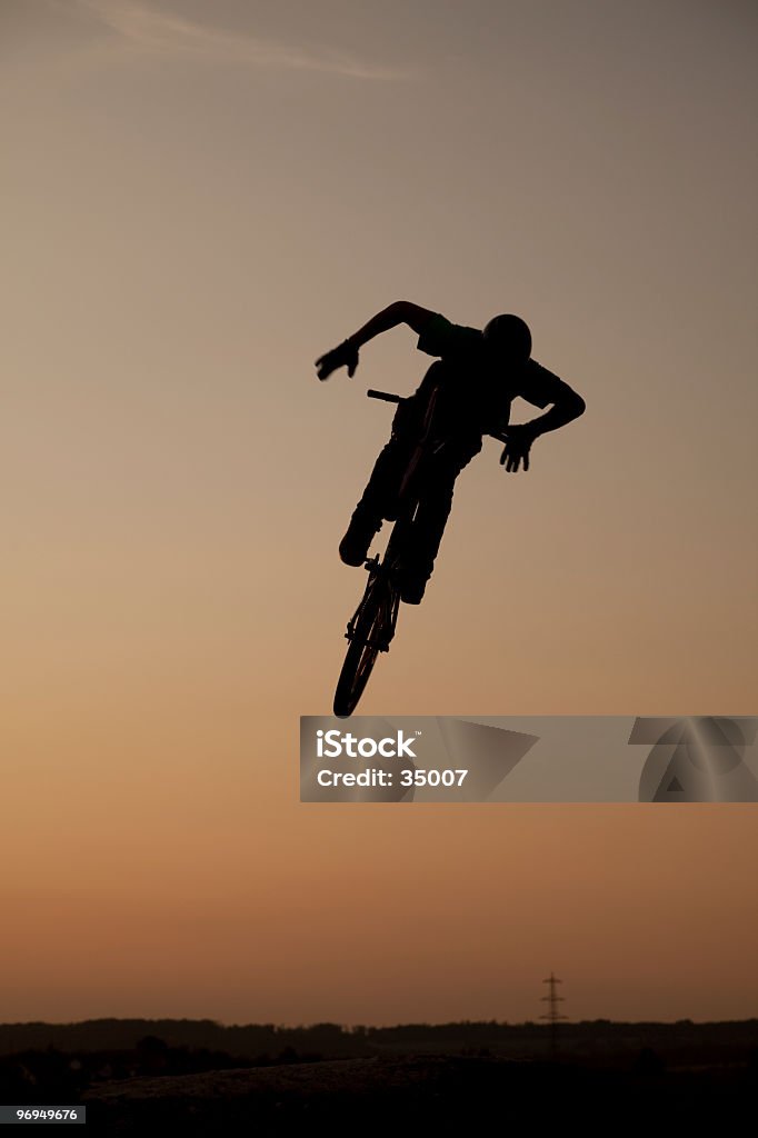 silhouette dirtbike bmx - Photo de Adolescence libre de droits