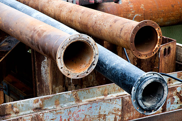 tubos de metal - rusty pipe iron metal - fotografias e filmes do acervo
