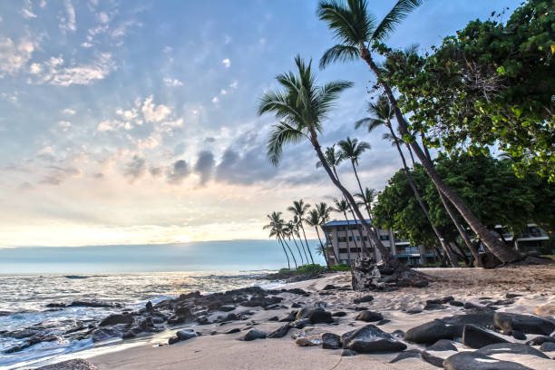 istock Sunset at Honls Beach in Big Island 969514728