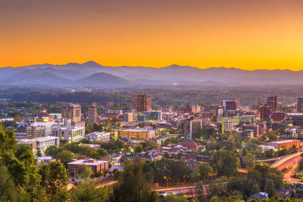 asheville, north caroilna, usa skyline - carolina del norte fotografías e imágenes de stock